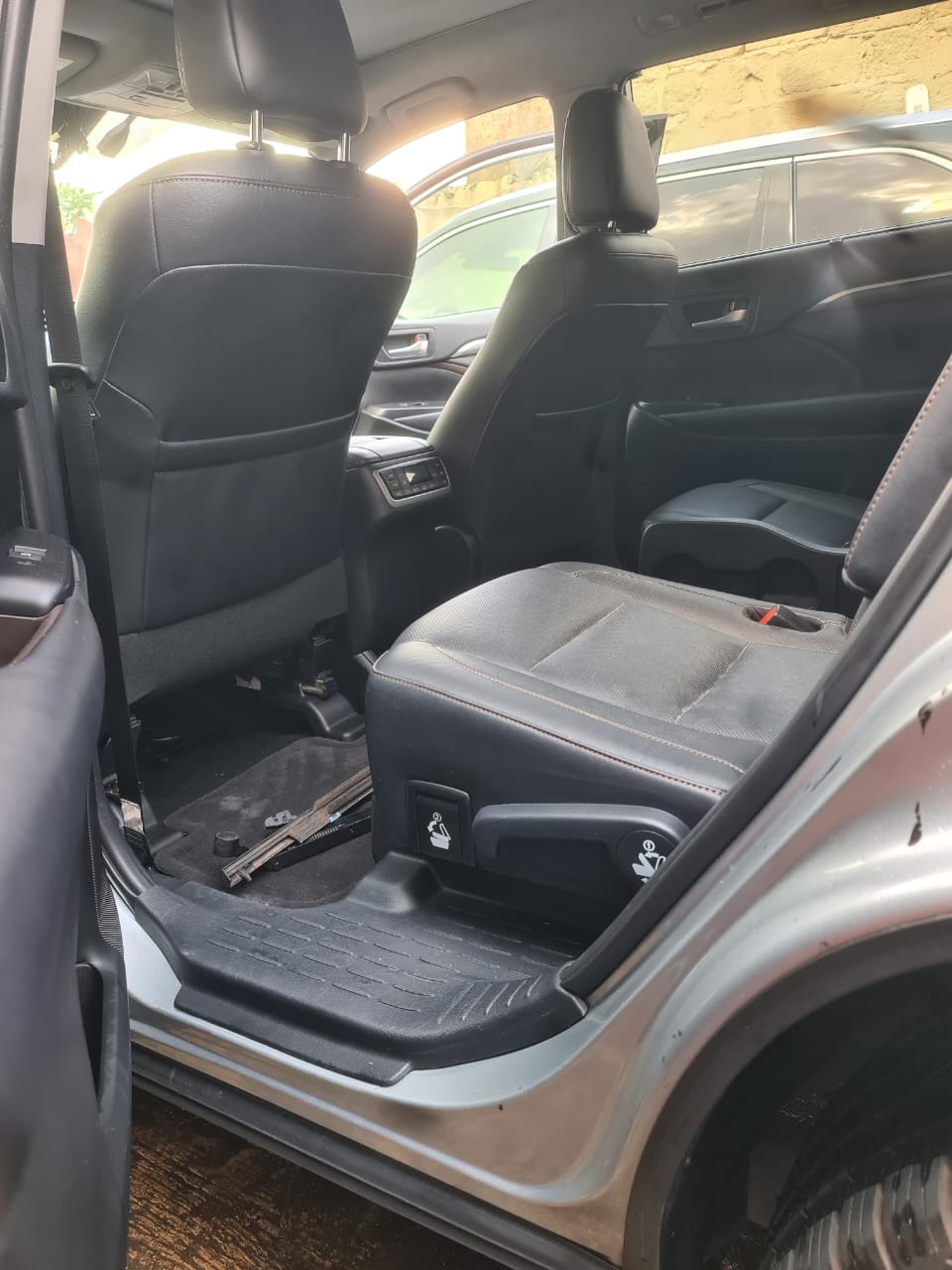 Toyota Highlander Silver SUV LIMITED EDITION — photo 9