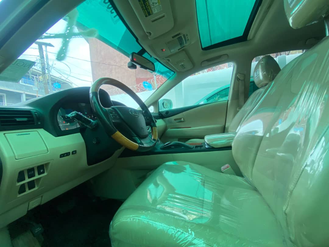 Lexus RX 350 White SUV — photo 2