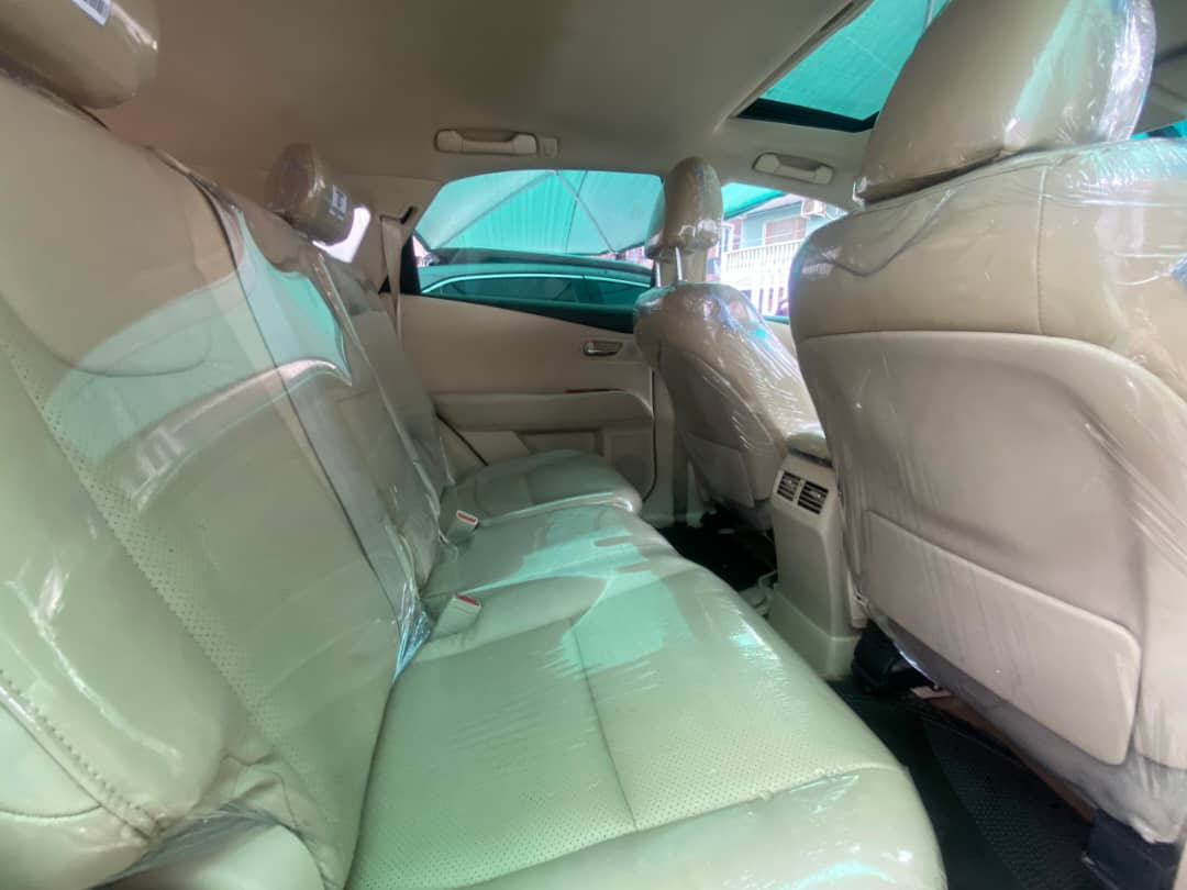 Lexus RX 350 White SUV — photo 3