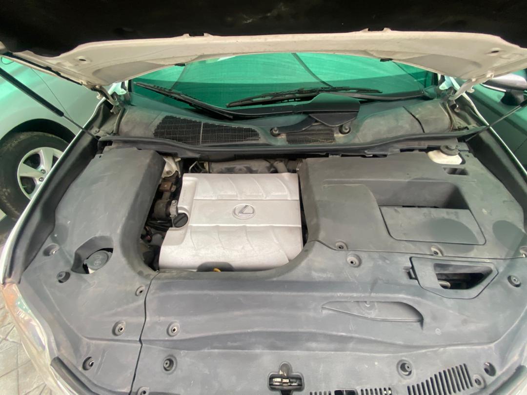 Lexus RX 350 White SUV — photo 7