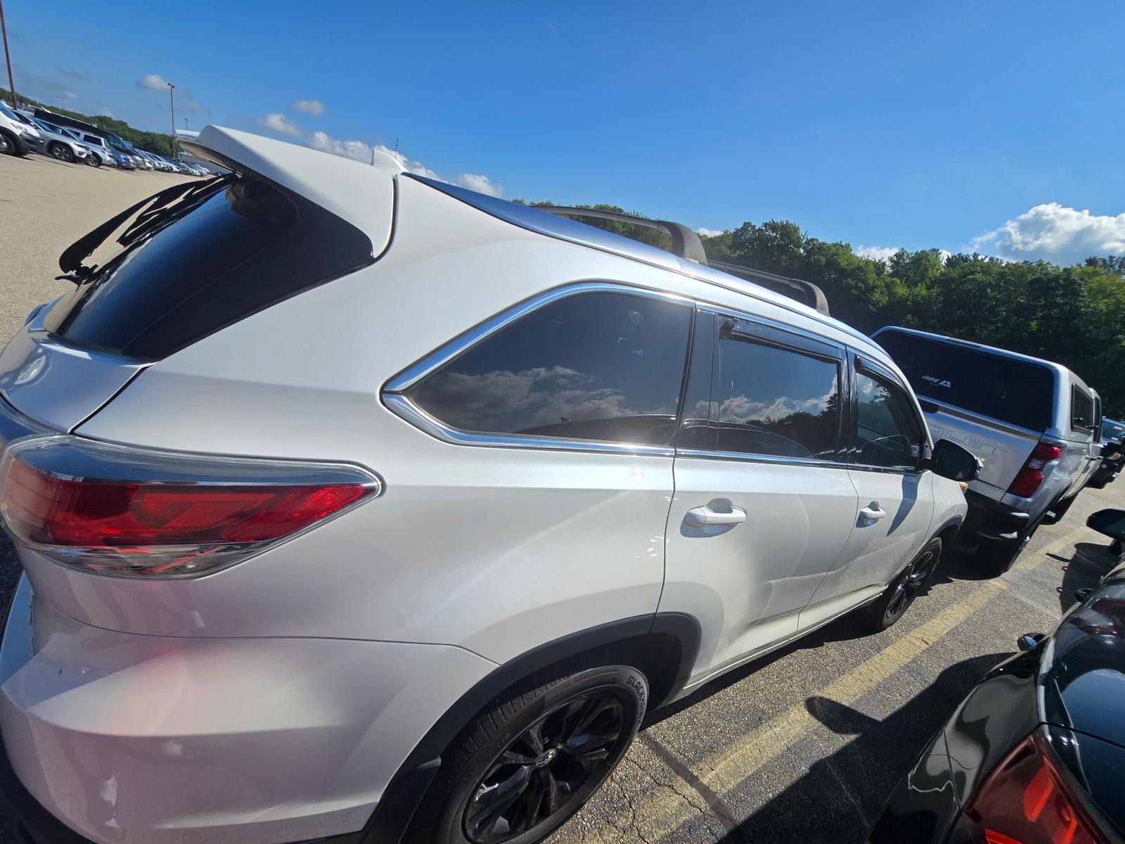 For sale 2015 Highlander XLE — photo 9