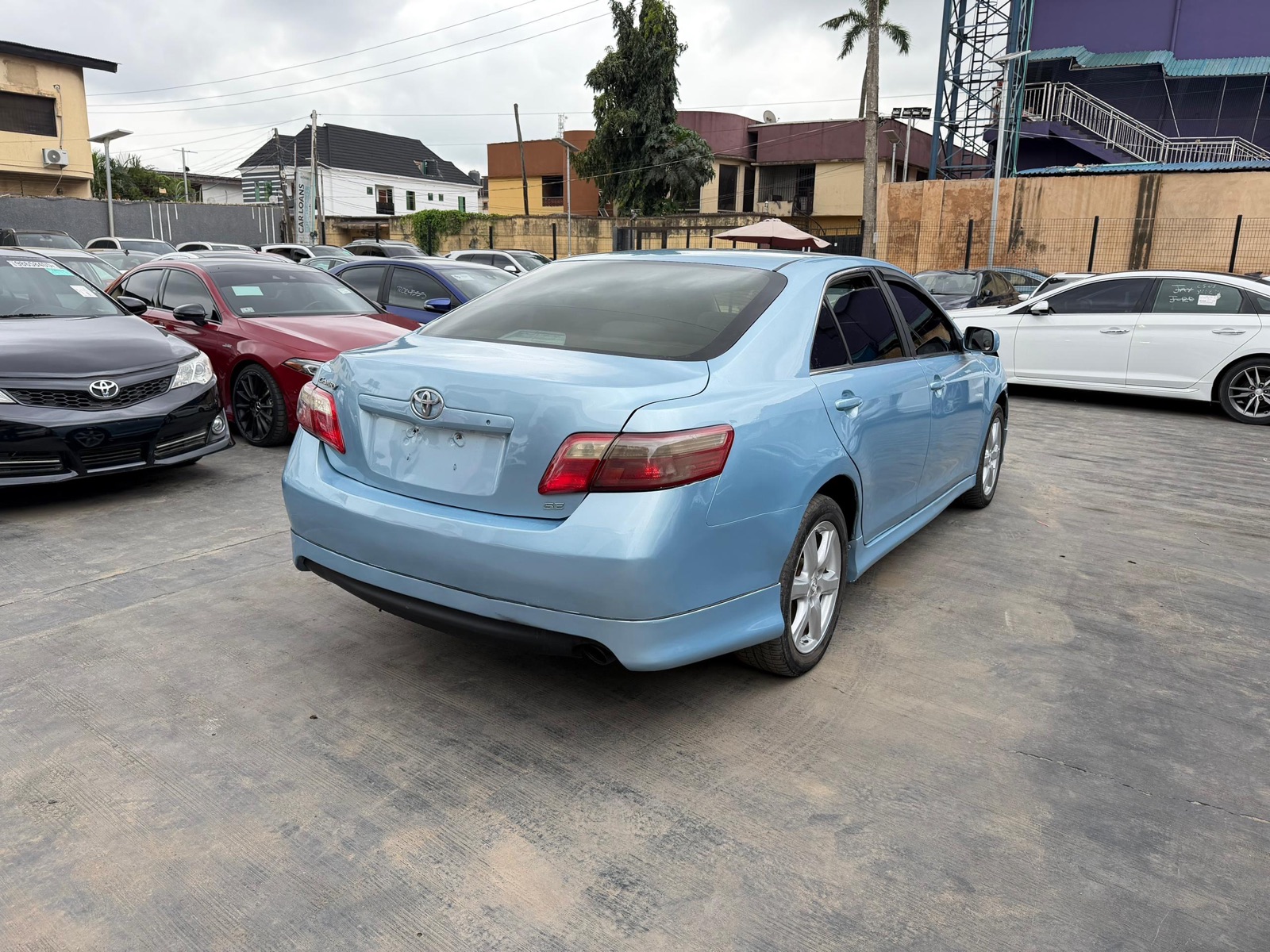 Fairly used 2009 Toyota Camry Blue Sedan with Alloy Wheels