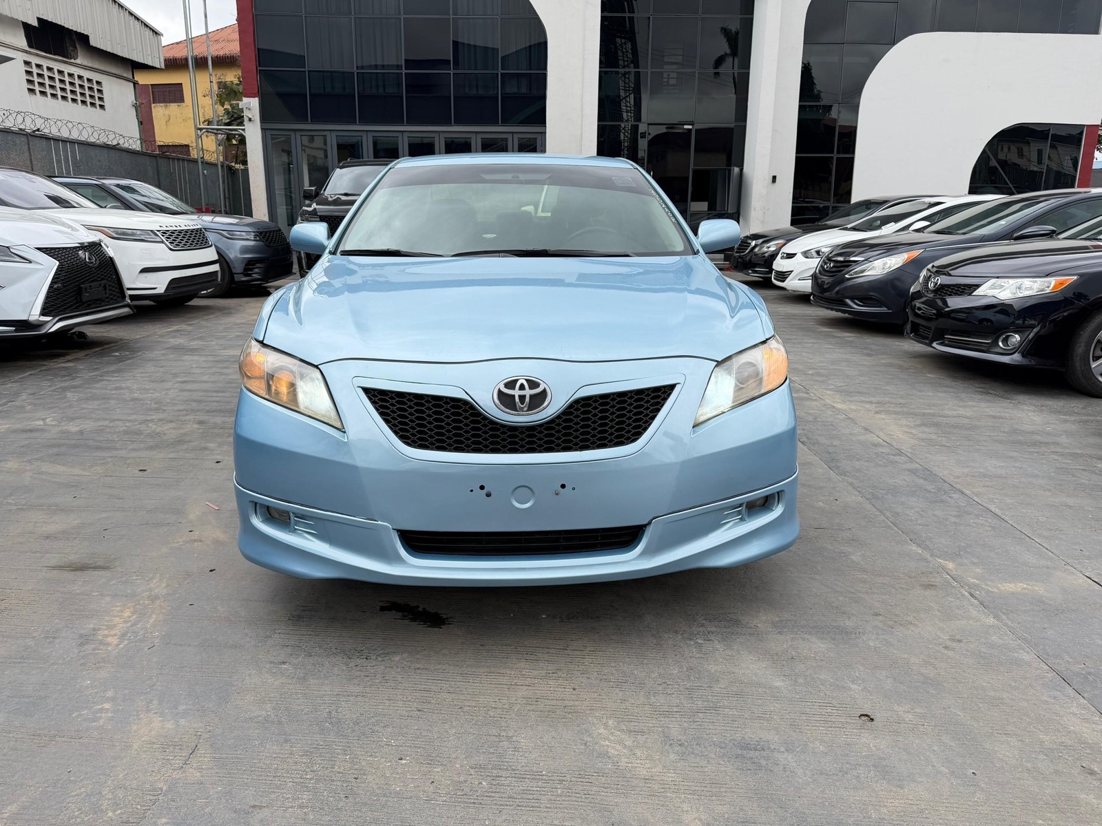Fairly used 2009 Toyota Camry Blue Sedan with Alloy Wheels