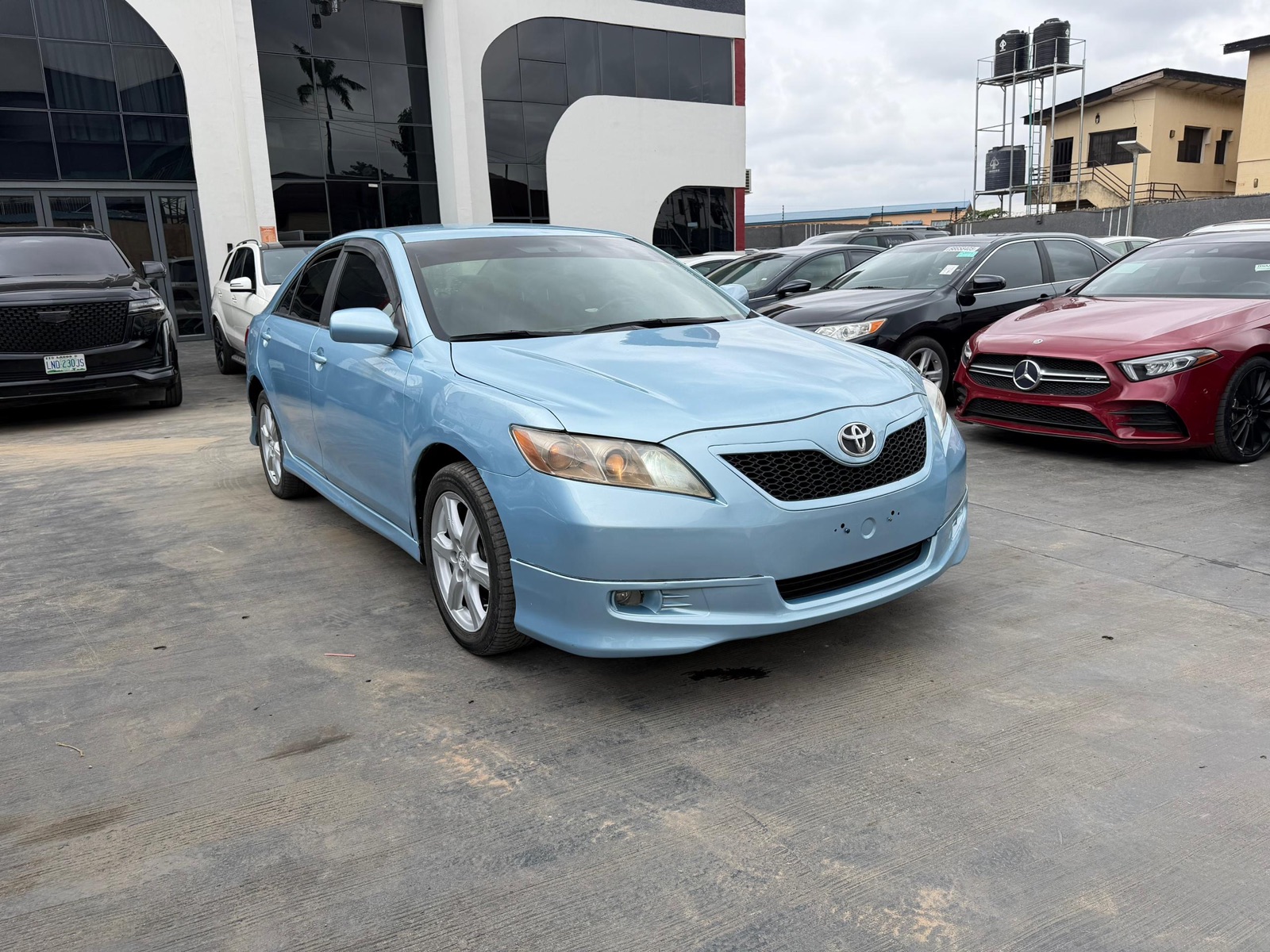 Fairly used 2009 Toyota Camry Blue Sedan with Alloy Wheels