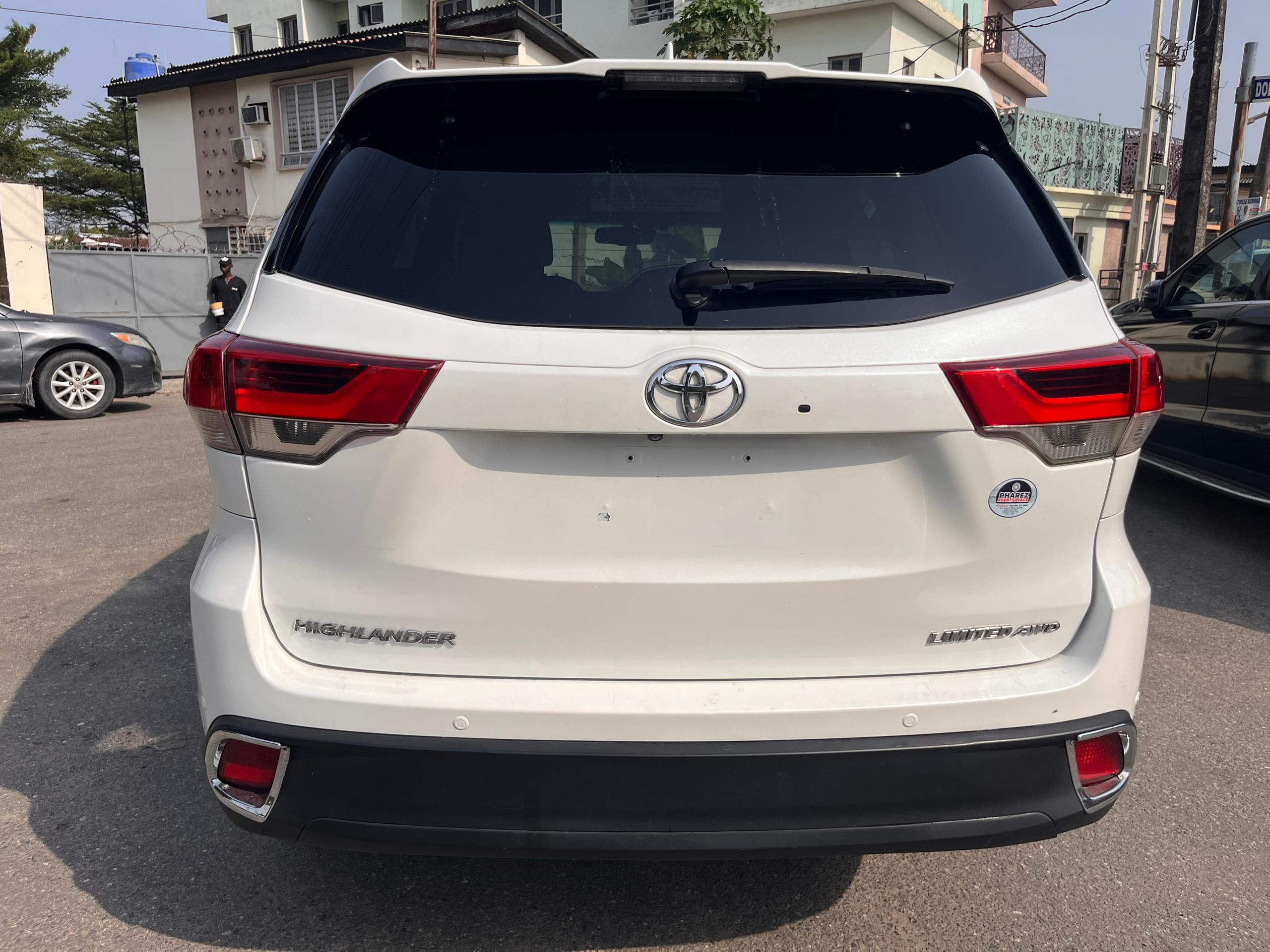 2016 TOYOTA HIGHLANDER SUV LIMITED EDITION AWD — photo 4