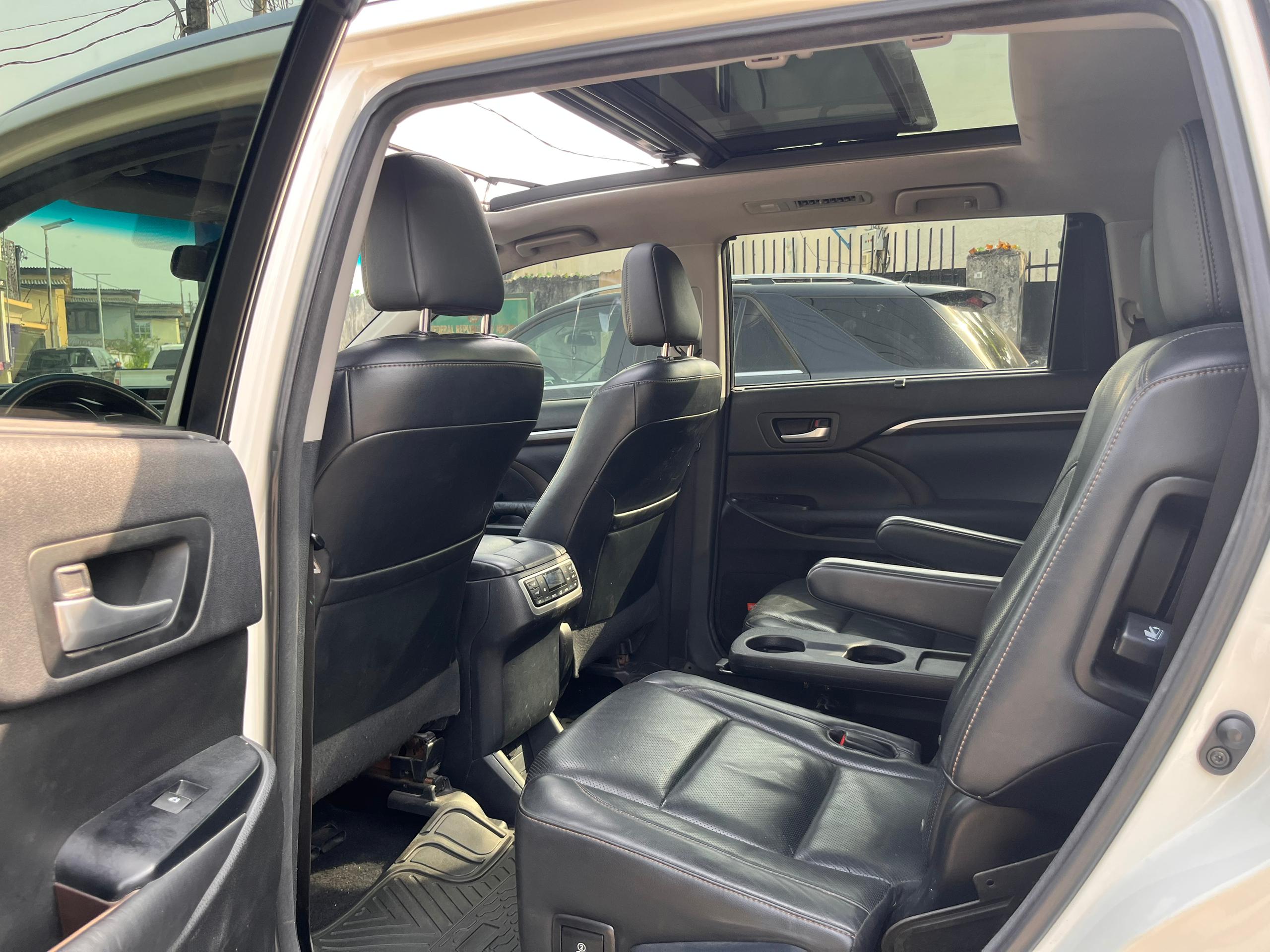 2016 TOYOTA HIGHLANDER SUV LIMITED EDITION AWD — photo 9