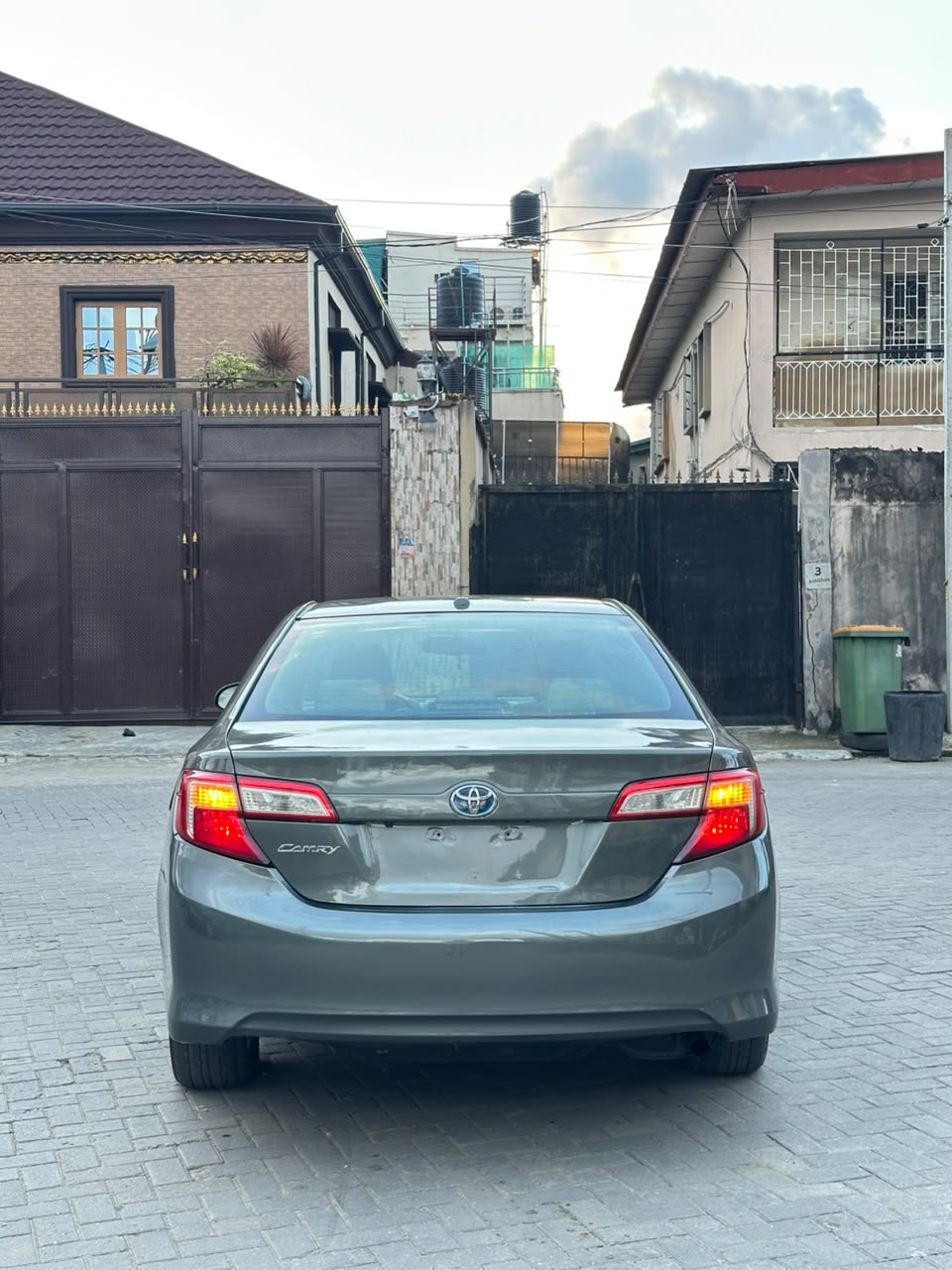 Toyota Camry LE Grey Sedan — photo 3