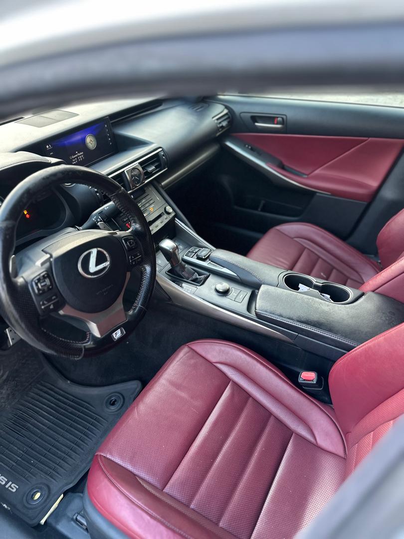 Lexus IS 300 AWD White Sedan — photo 2