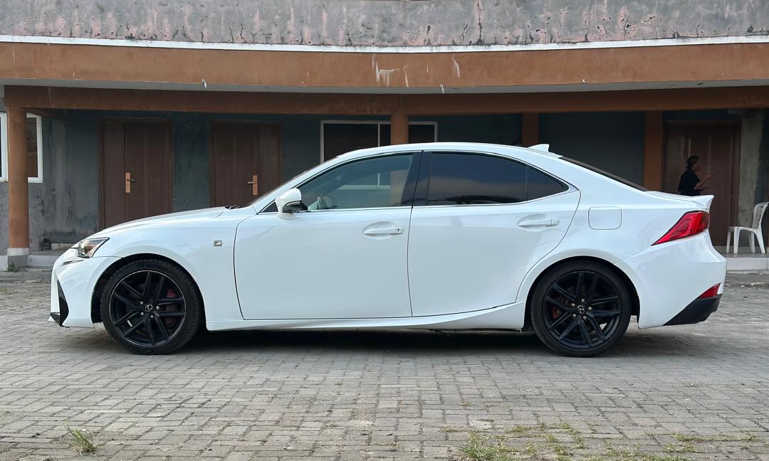 Lexus IS 300 AWD White Sedan — photo 3