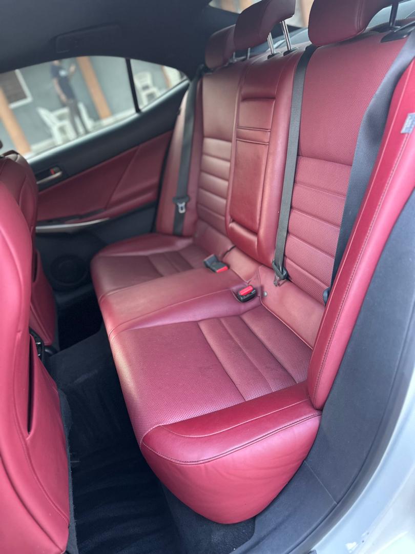 Lexus IS 300 AWD White Sedan — photo 4