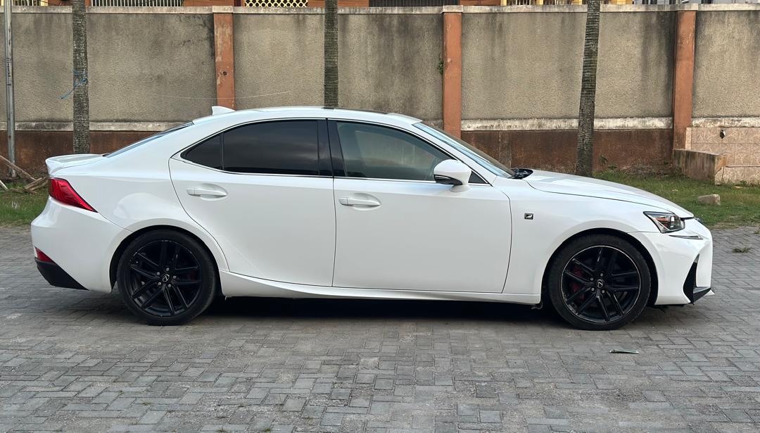 Lexus IS 300 AWD White Sedan — photo 6
