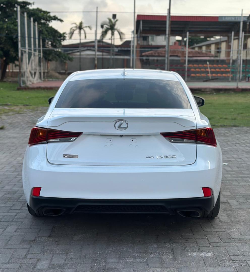 Lexus IS 300 AWD White Sedan — photo 7