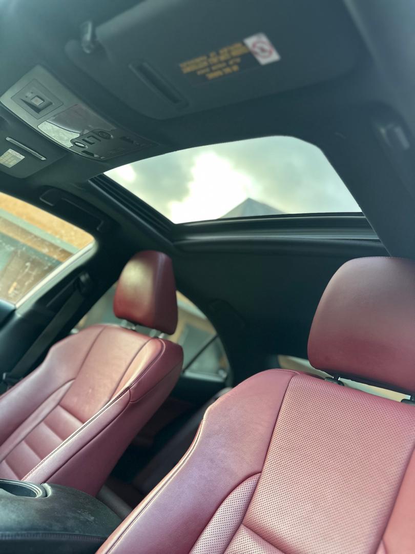 Lexus IS 300 AWD White Sedan — photo 8