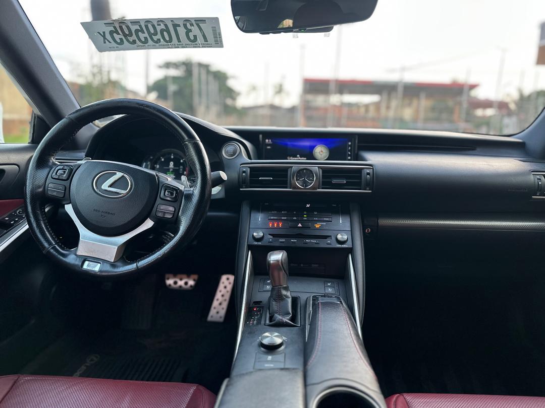 Lexus IS 300 AWD White Sedan — photo 10