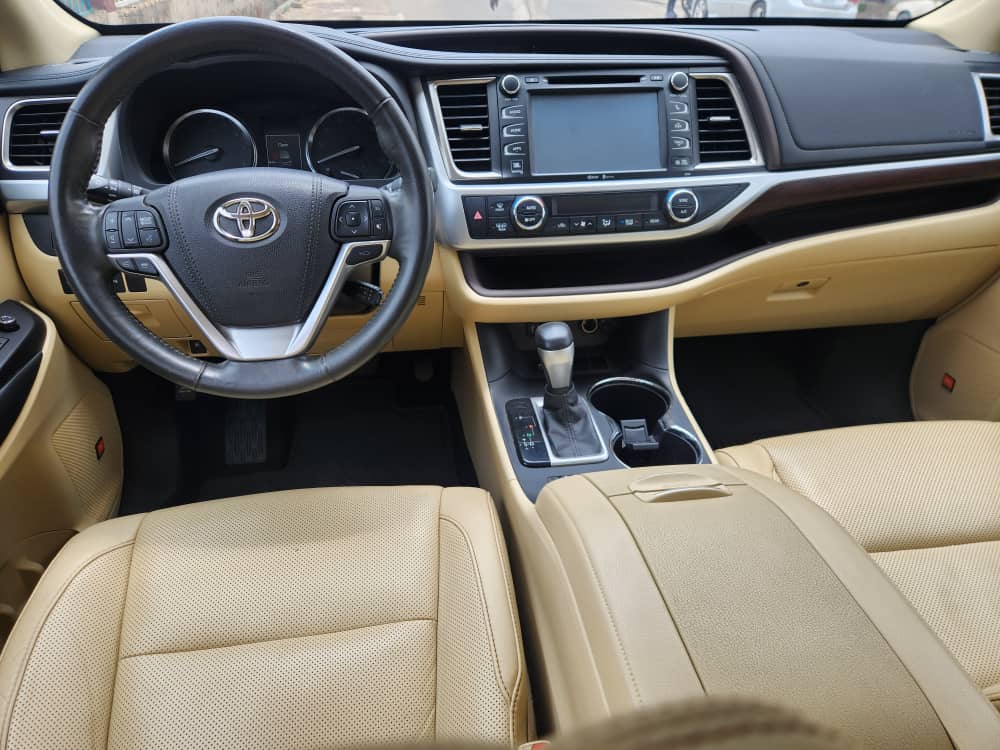 2015 Toyota Highlander Gold SUV for Sale — photo 2