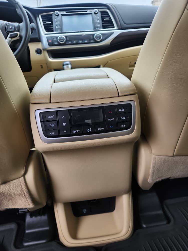 2015 Toyota Highlander Gold SUV for Sale — photo 6