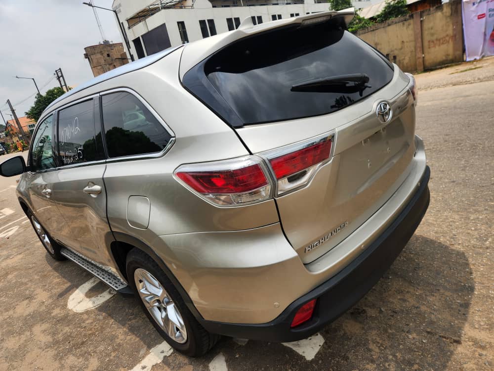 2015 Toyota Highlander Gold SUV for Sale — photo 8