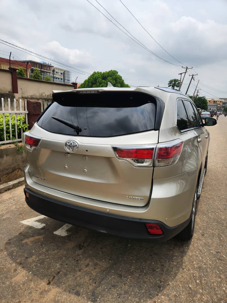 2015 Toyota Highlander Gold SUV for Sale — photo 10