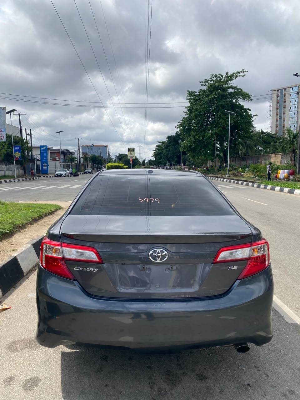 2013 TOYOTA CAMRY SE GRAY COLOR — photo 8