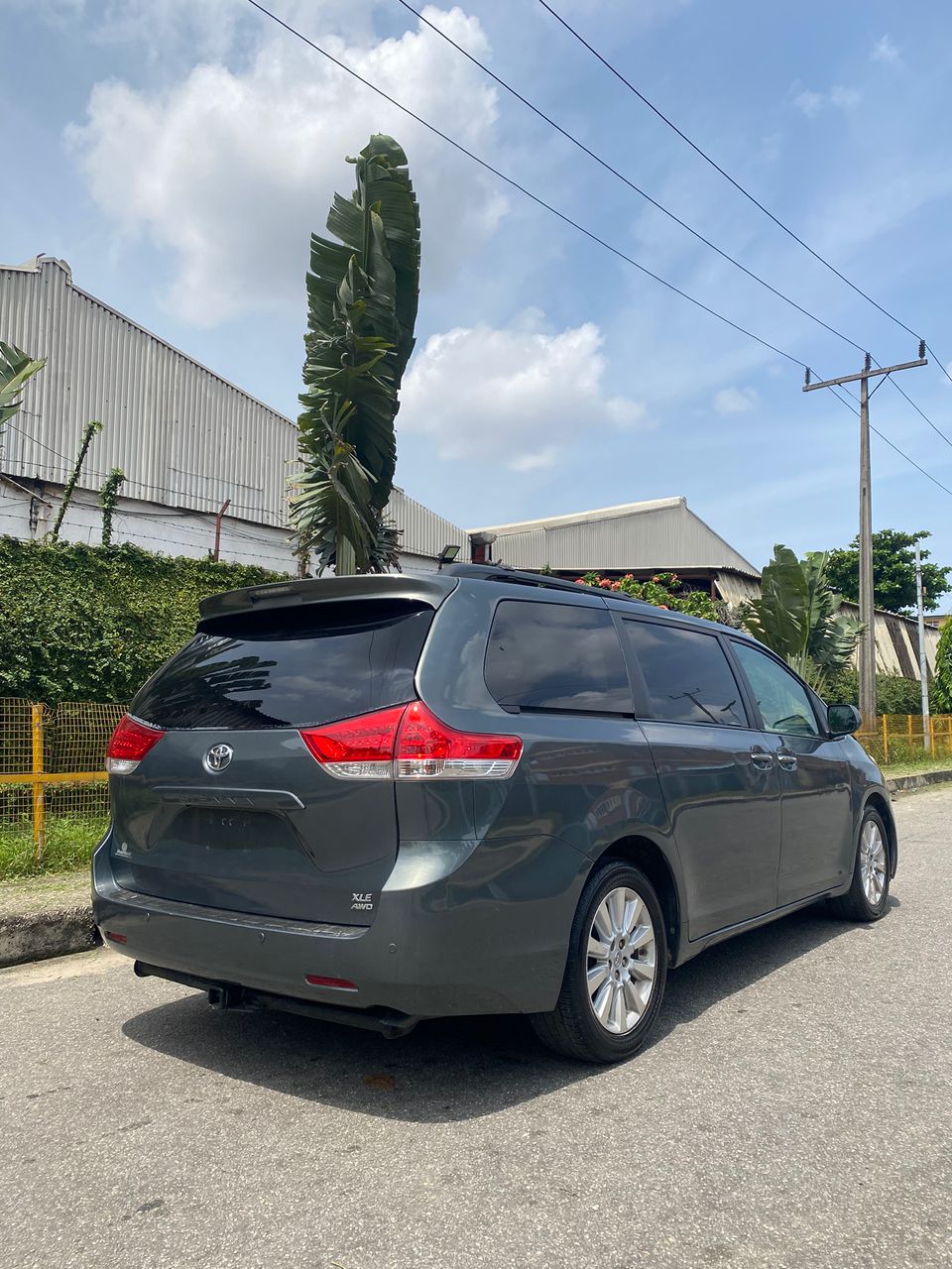 Toyota Sienna XLE AWD, Dark Grey Minivan