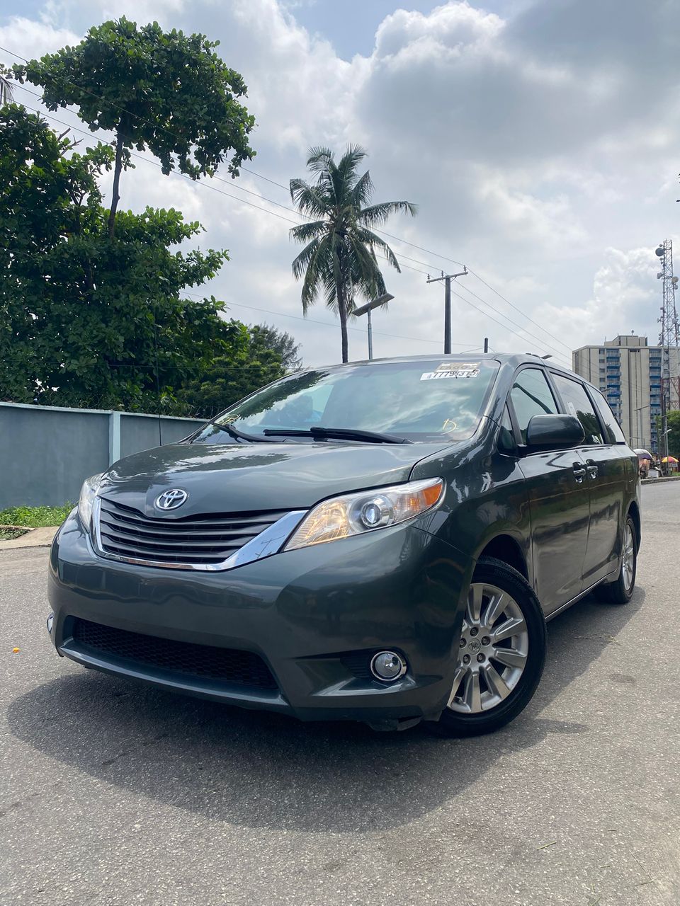 Toyota Sienna XLE AWD, Dark Grey Minivan