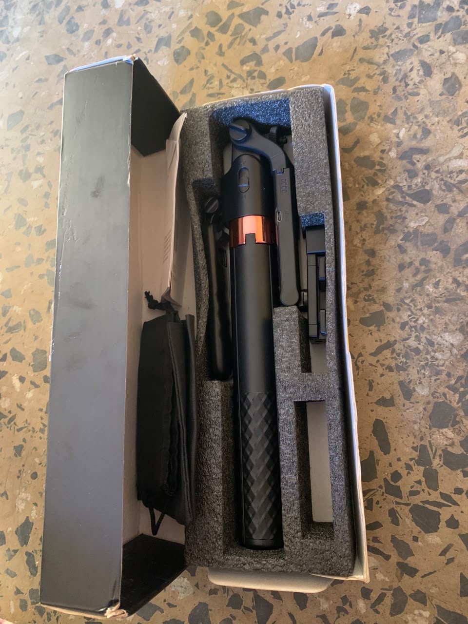 Tracking tripod
