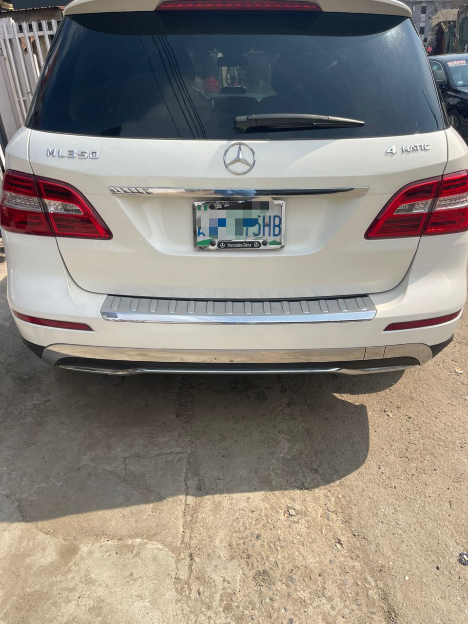 Mercedes-Benz ML 350 White SUV with Leather Interior ML350
