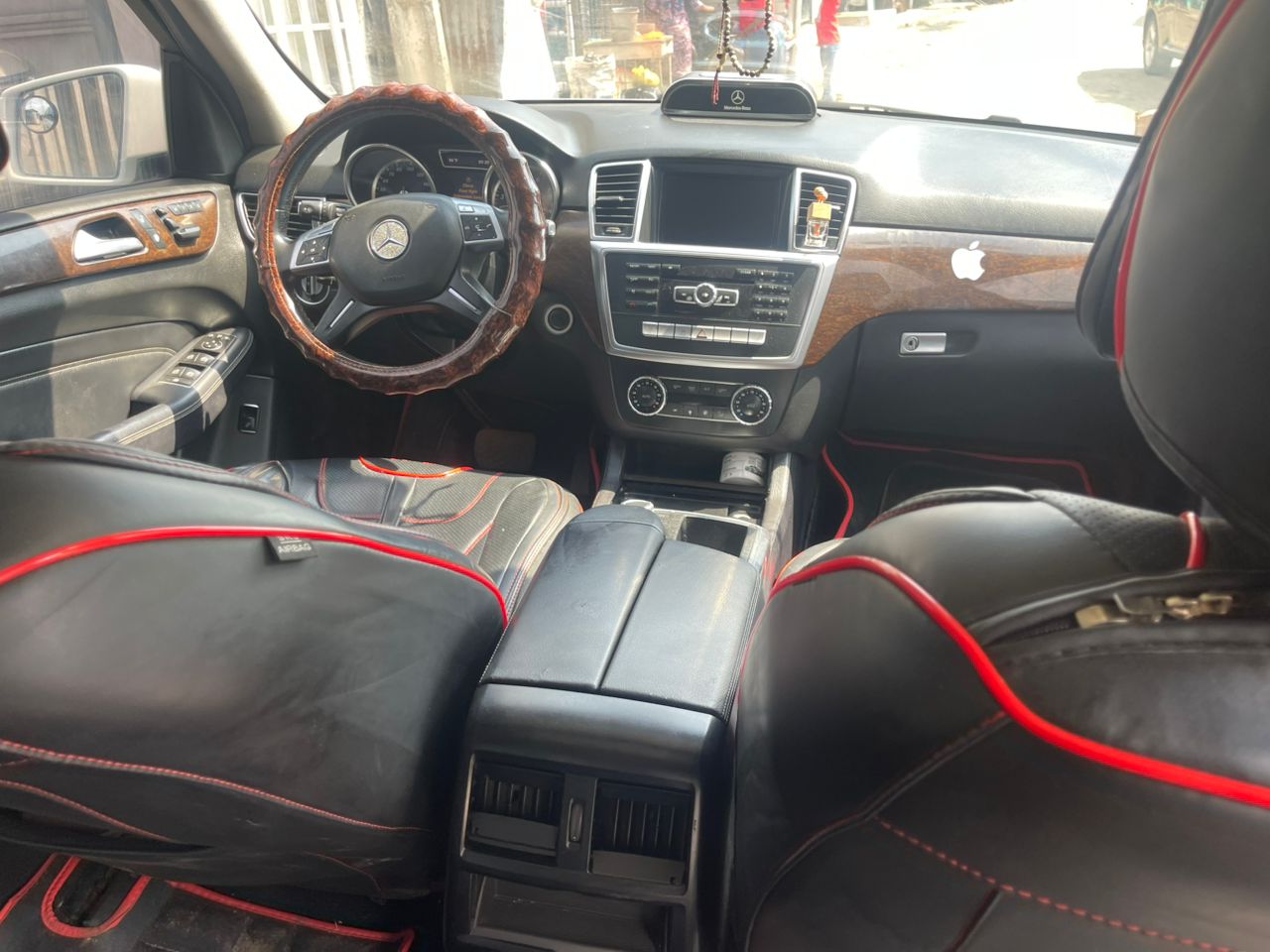 Mercedes-Benz ML 350 White SUV with Leather Interior ML350