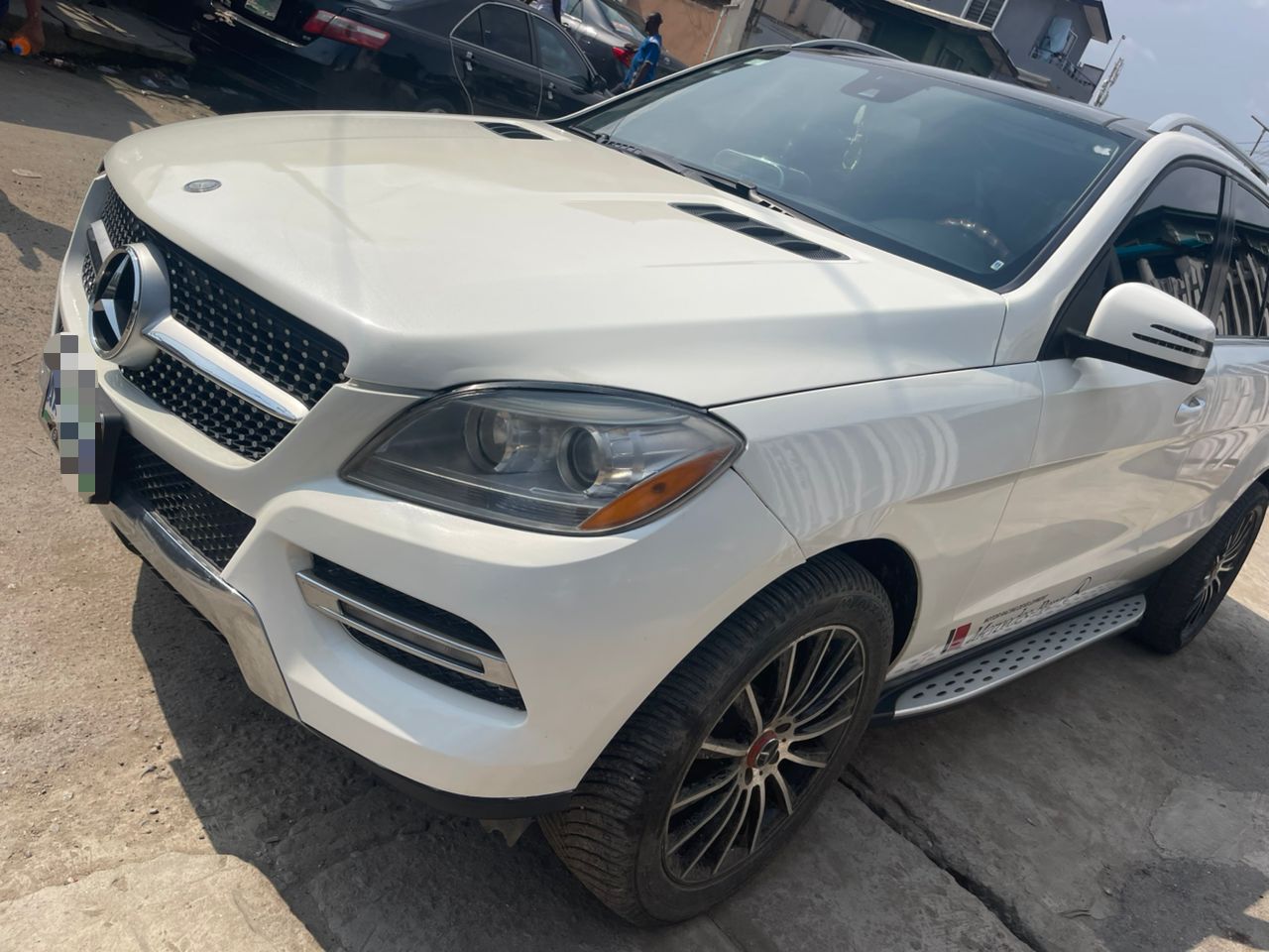 Mercedes-Benz ML 350 White SUV with Leather Interior ML350