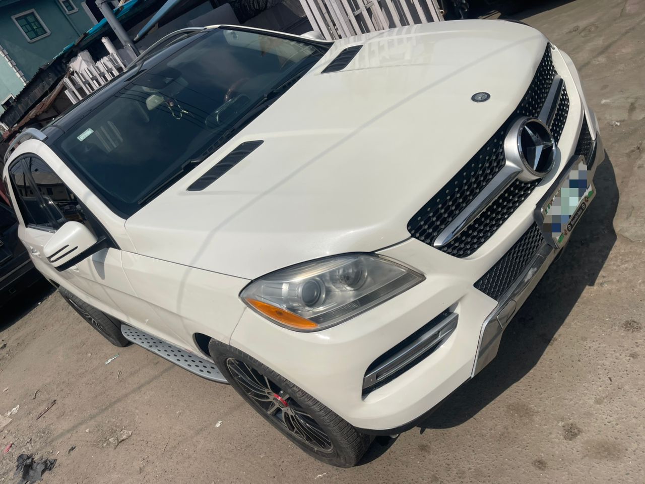 Mercedes-Benz ML 350 White SUV with Leather Interior ML350