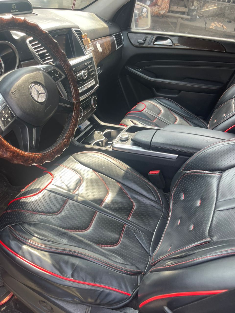 Mercedes-Benz ML 350 White SUV with Leather Interior ML350