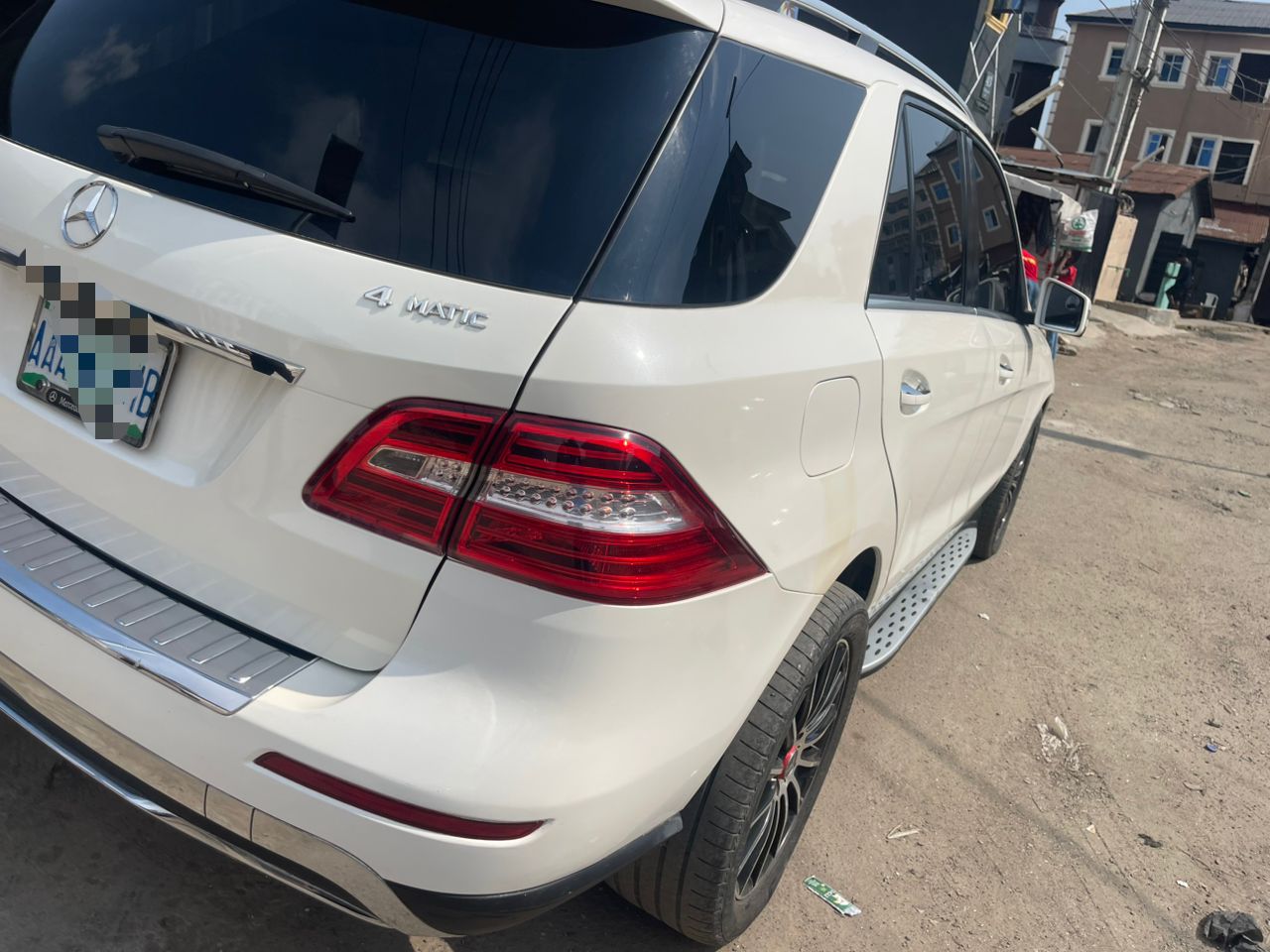 Mercedes-Benz ML 350 White SUV with Leather Interior ML350