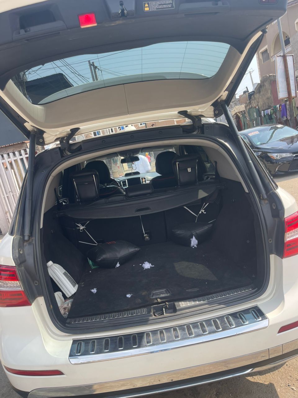 Mercedes-Benz ML 350 White SUV with Leather Interior ML350