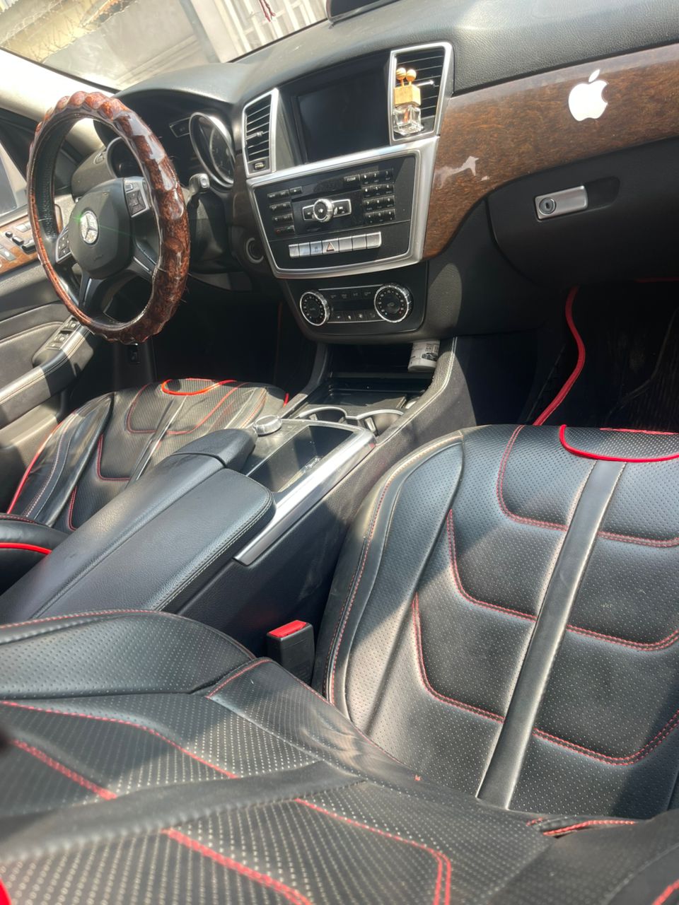 Mercedes-Benz ML 350 White SUV with Leather Interior ML350