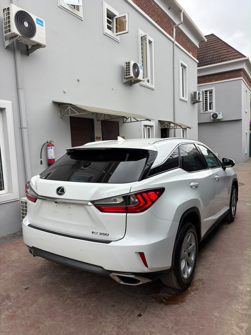 Lexus RX 350 White SUV — photo 4