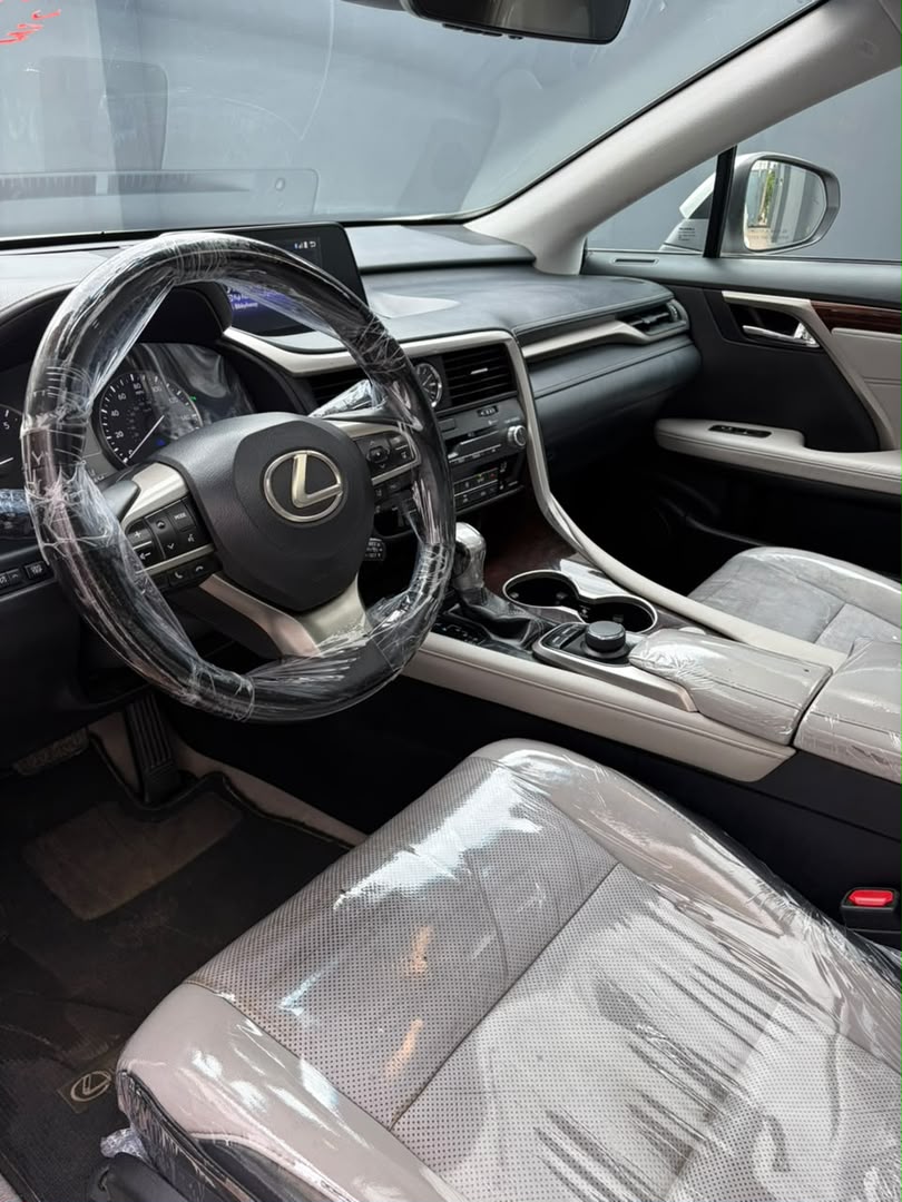Lexus RX 350 White SUV — photo 5