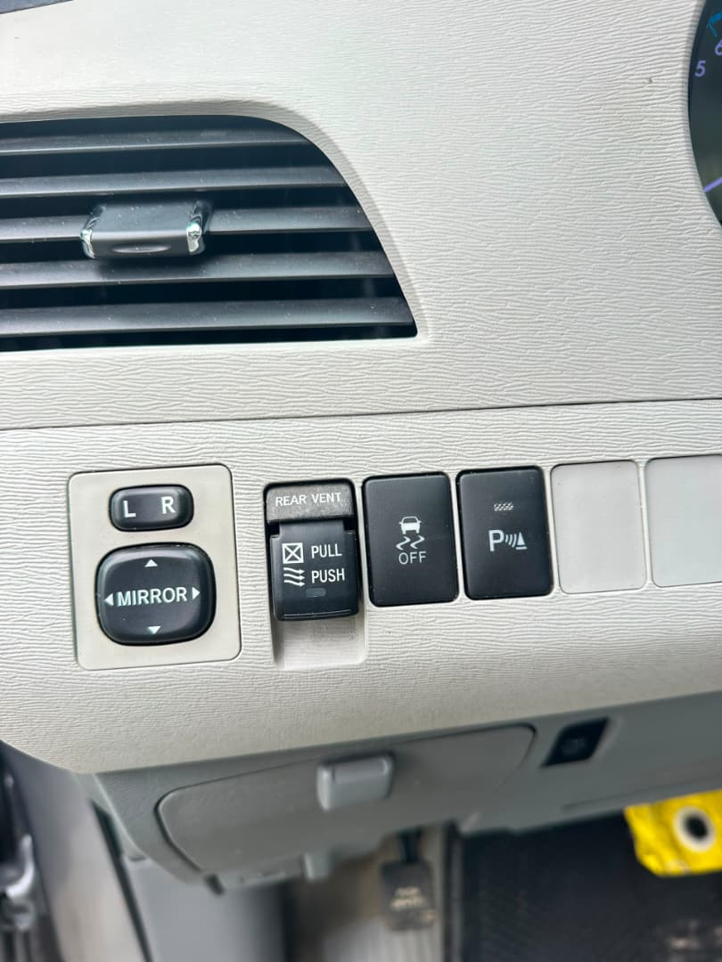 Toyota Sienna XLE Silver MPV — photo 5