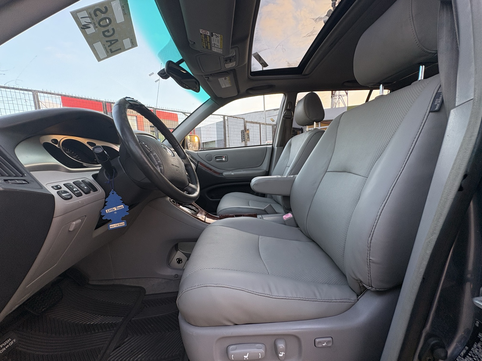 2005 Toyota Highlander SUV, blue  with Leather Interior — photo 8