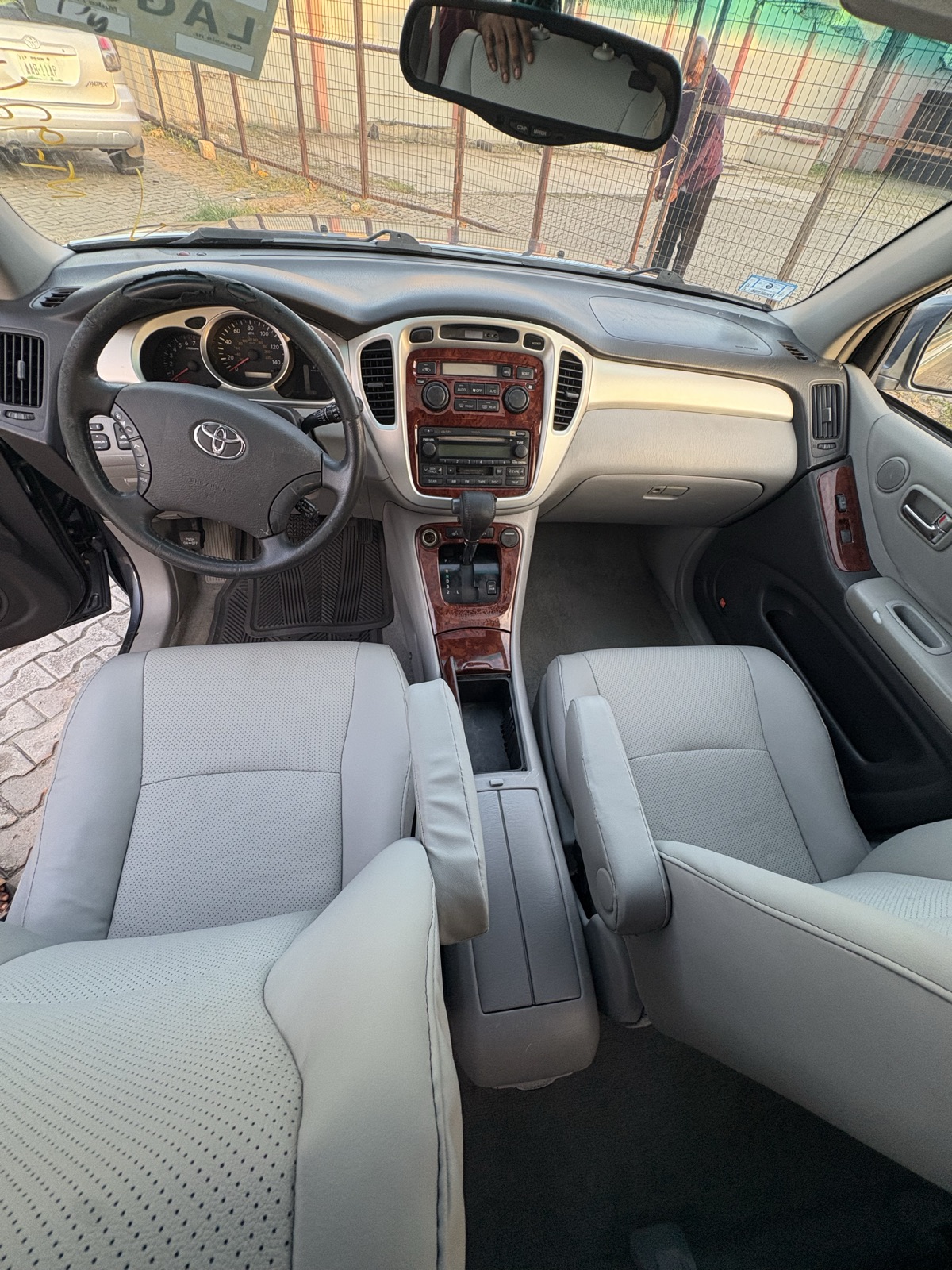 2005 Toyota Highlander SUV, blue  with Leather Interior — photo 10