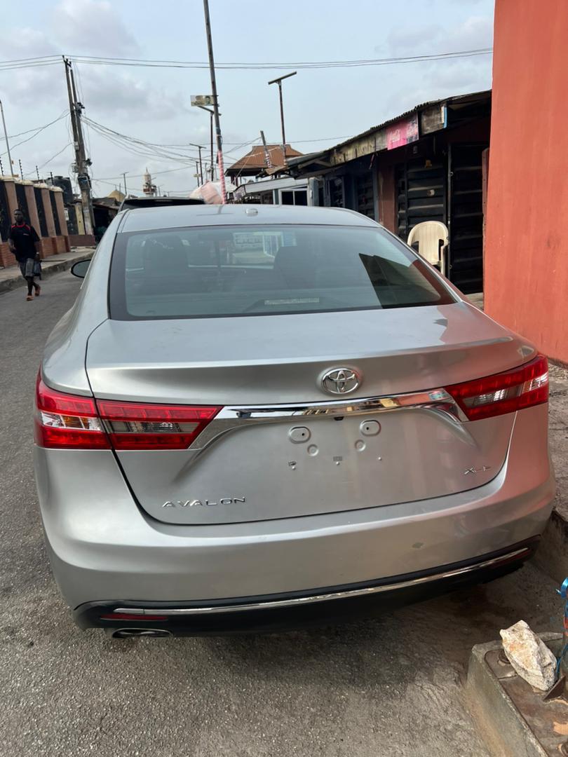 Toyota Avalon Silver Sedan