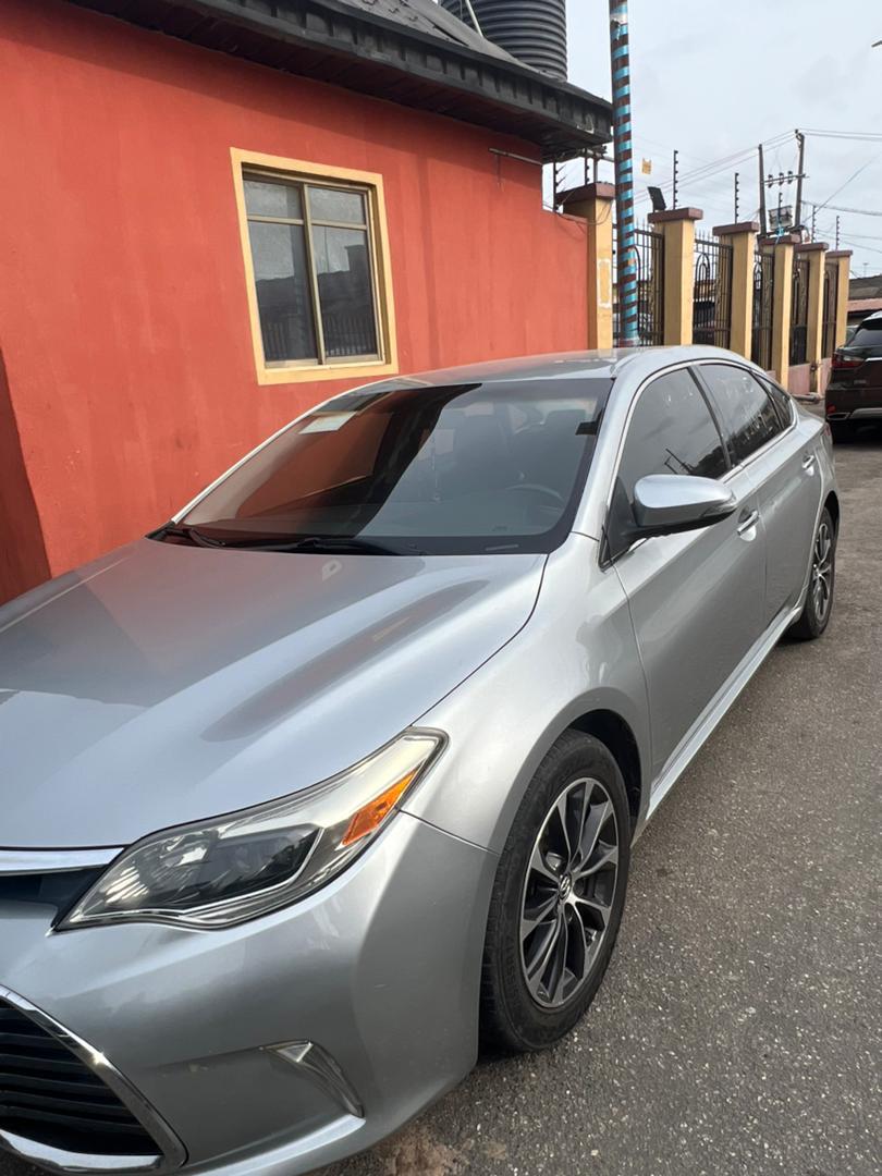 Toyota Avalon Silver Sedan