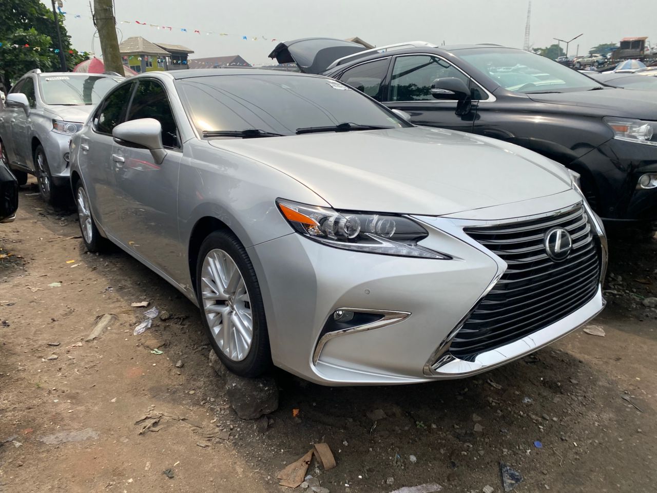 Lexus ES 350 Silver Sedan with Leather Interior