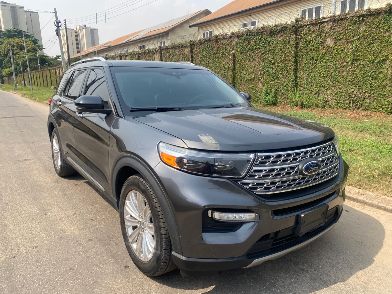 Ford Explorer Limited SUV, Dark Grey