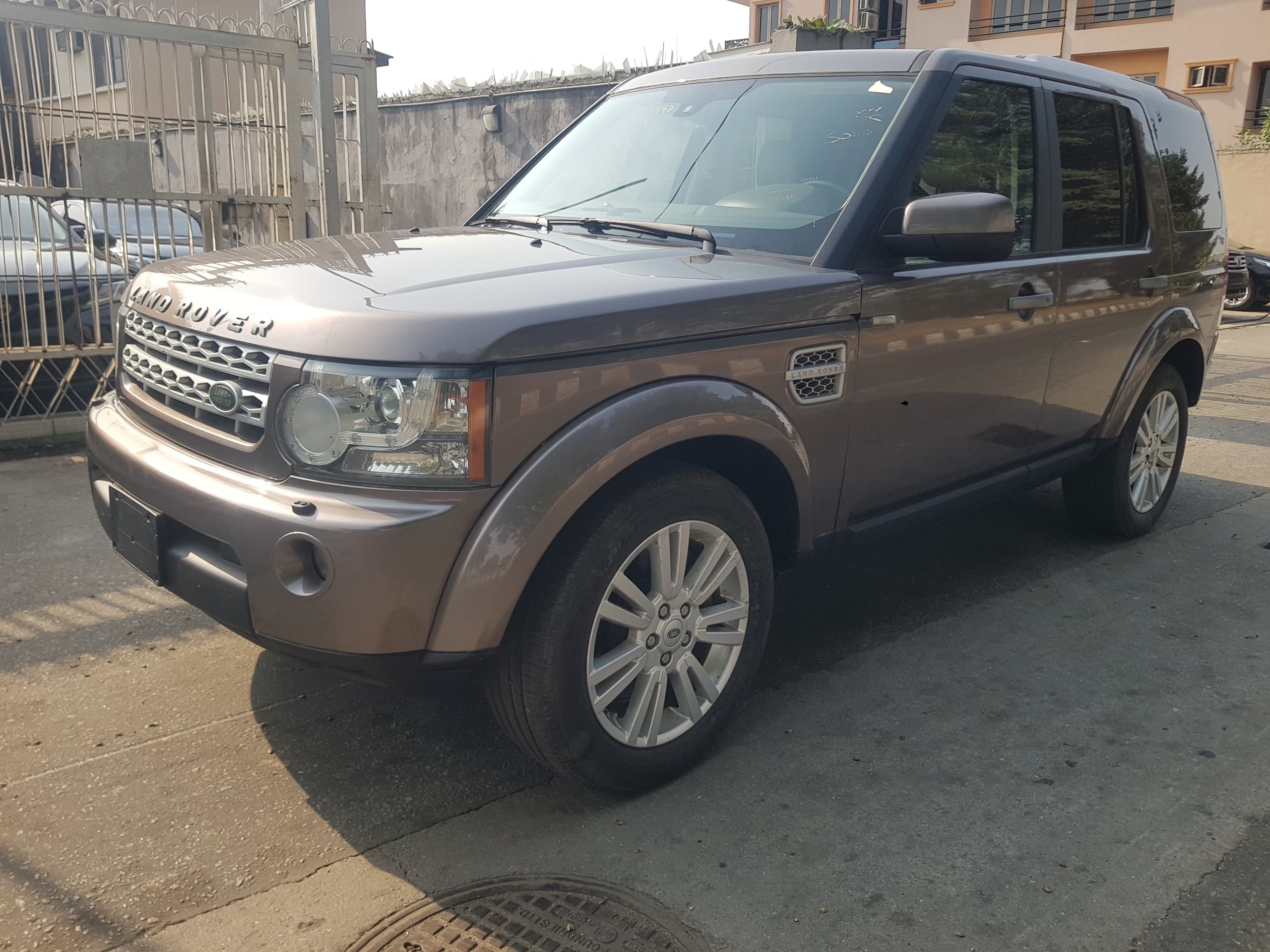 Land Rover LR4 HSE Brown SUV