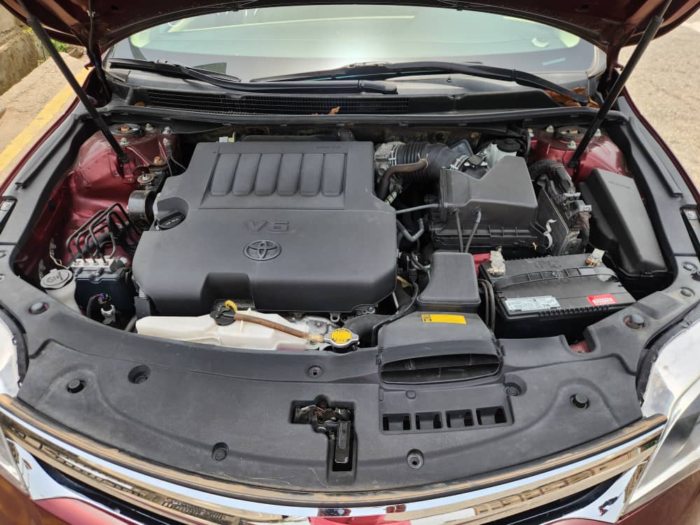 2014 Toyota Avalon XLE Maroon Sedan — photo 4