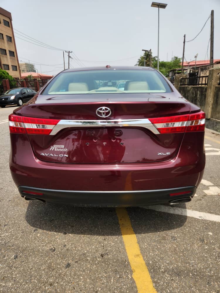 2014 Toyota Avalon XLE Maroon Sedan — photo 10