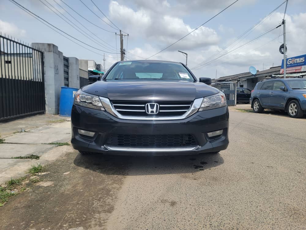 Honda Accord V6, Black Sedan