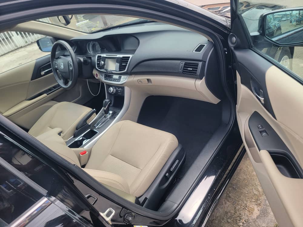 Honda Accord V6, Black Sedan