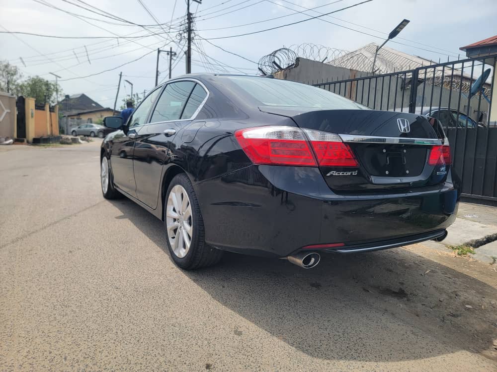 Honda Accord V6, Black Sedan