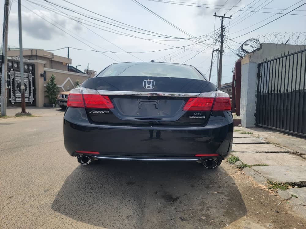 Honda Accord V6, Black Sedan